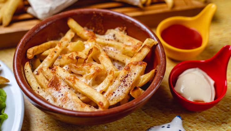 poutine kentang goreng khas kanada